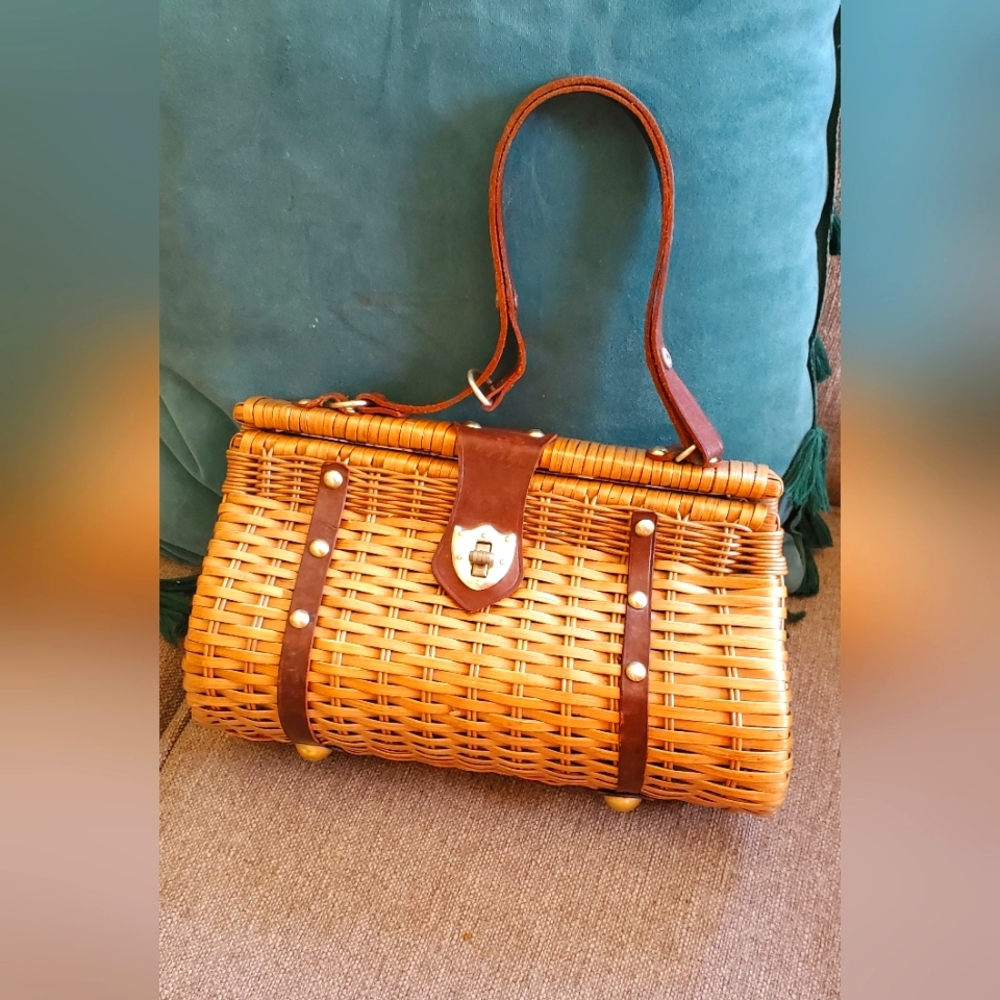 VINTAGE 1970s wicker rattan purse
